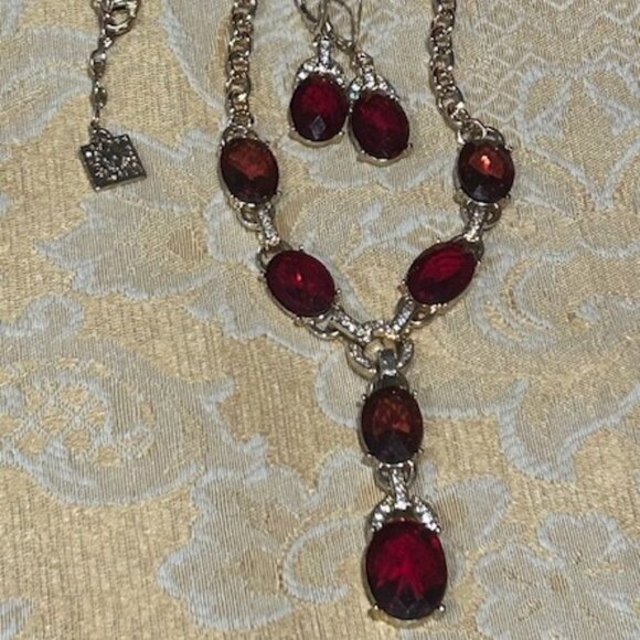 ANNE KLEIN Gold Tone Red Faceted Stone Rhinestone NECKLACE EARRINGS SET (A) - Picture 9 of 10
